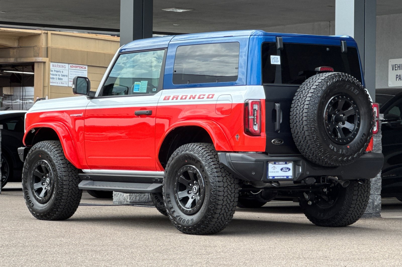 2025 Ford Bronco First Edition photo 5