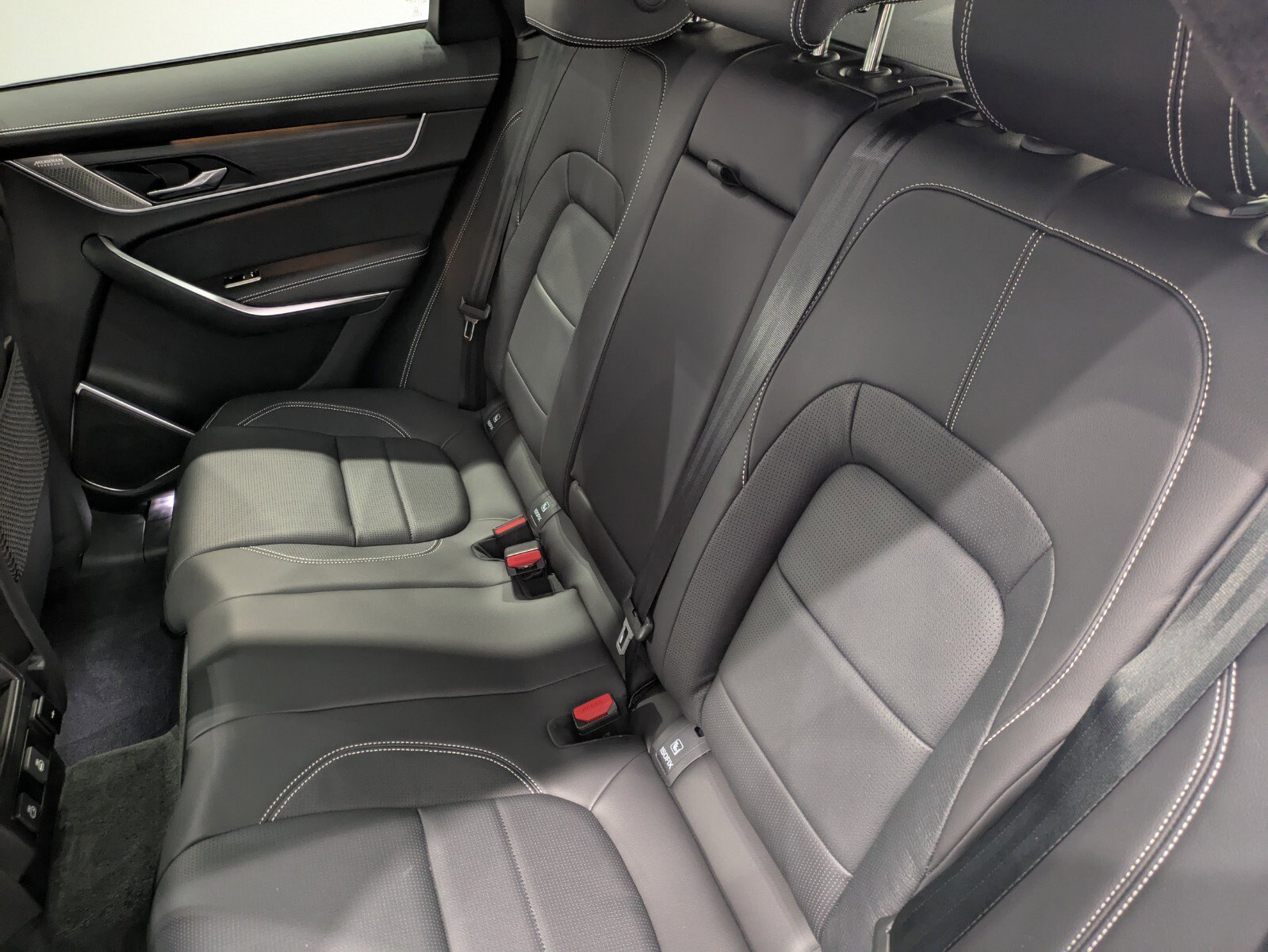 2026 Jaguar F-PACE P250 R-Dynamic S photo 12