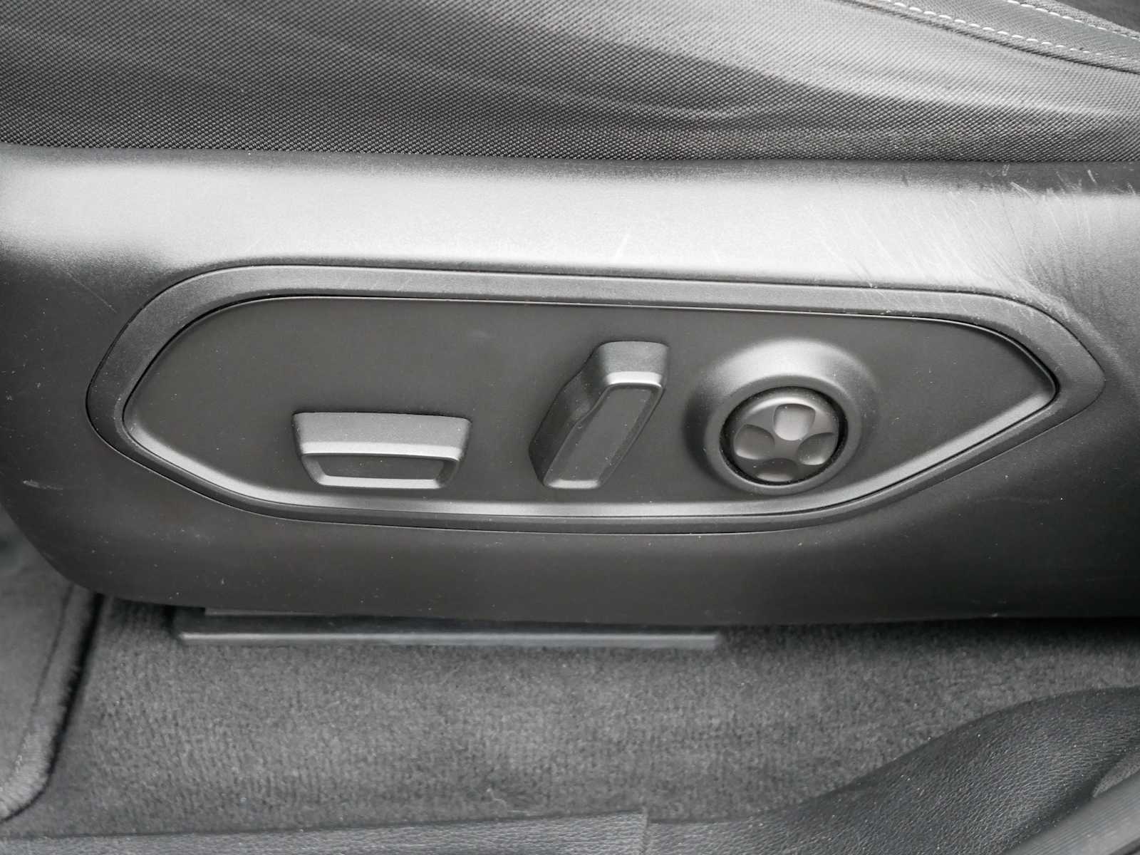 2023 Jeep Grand Cherokee Laredo photo 12
