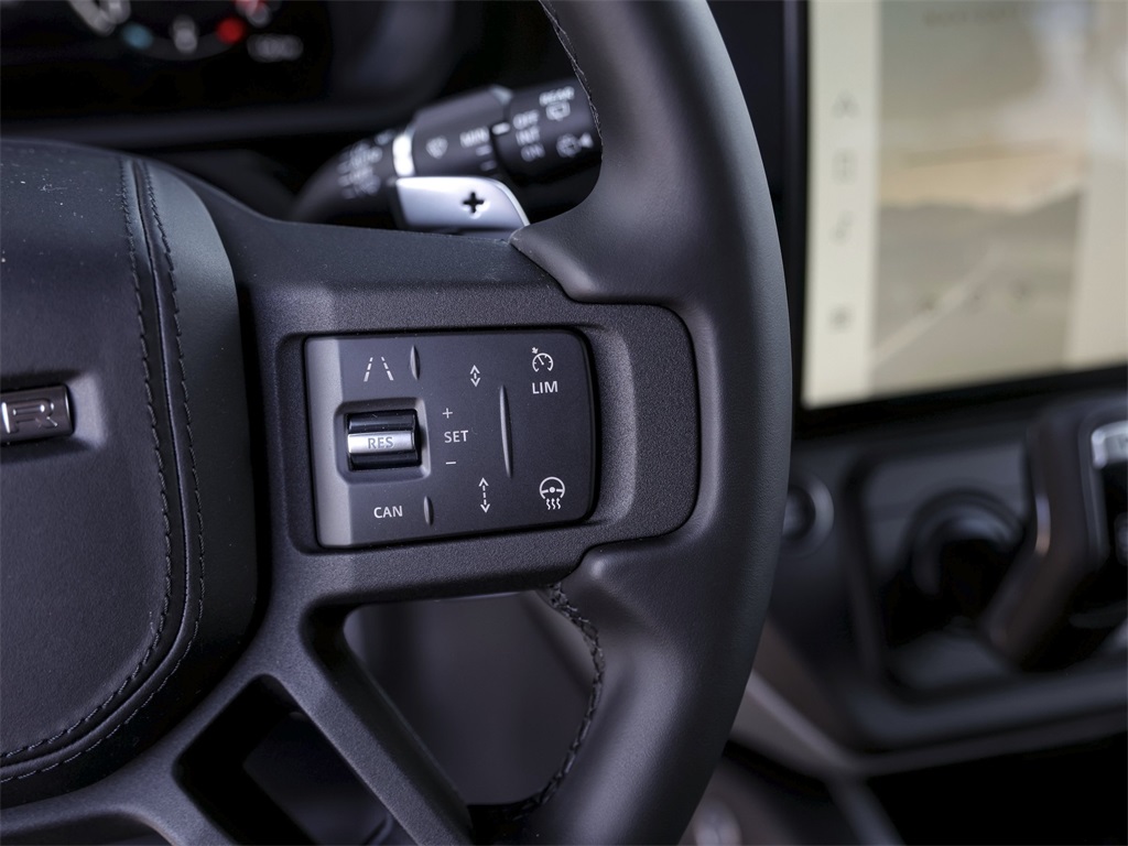 2026 Land Rover Defender 110 V8 photo 18