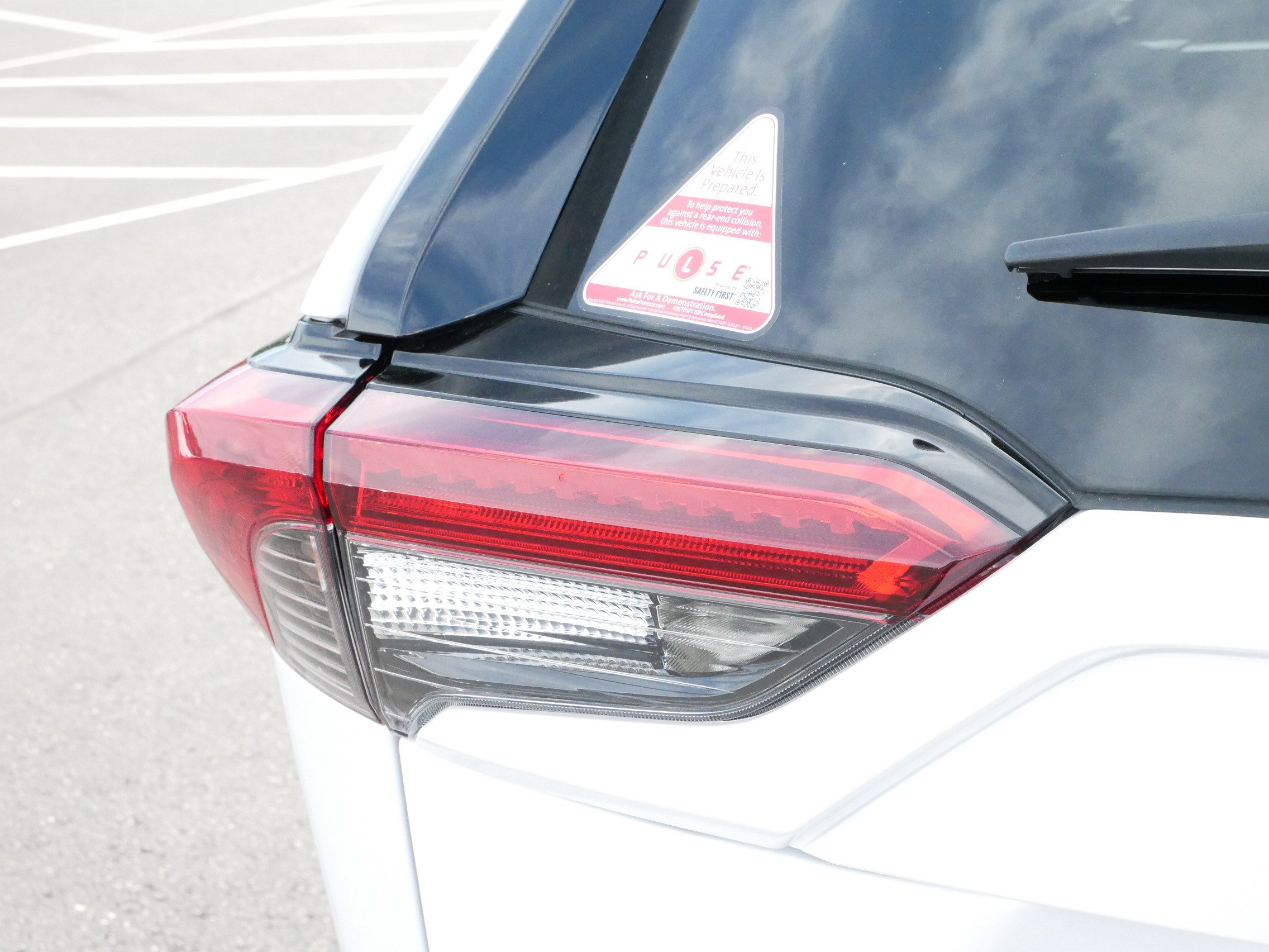 2022 Toyota RAV4 Hybrid XLE photo 16