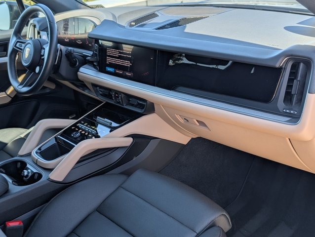 2024 Porsche Cayenne photo 14