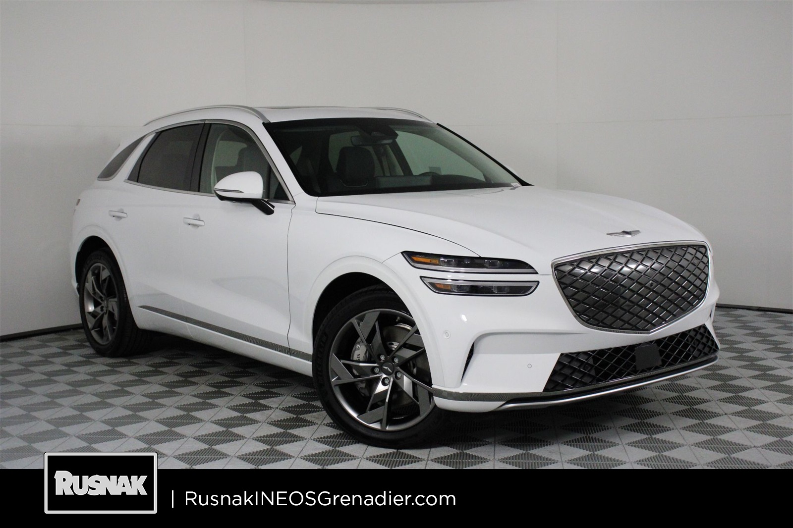Used 2025 Alta White Genesis Advanced image 1