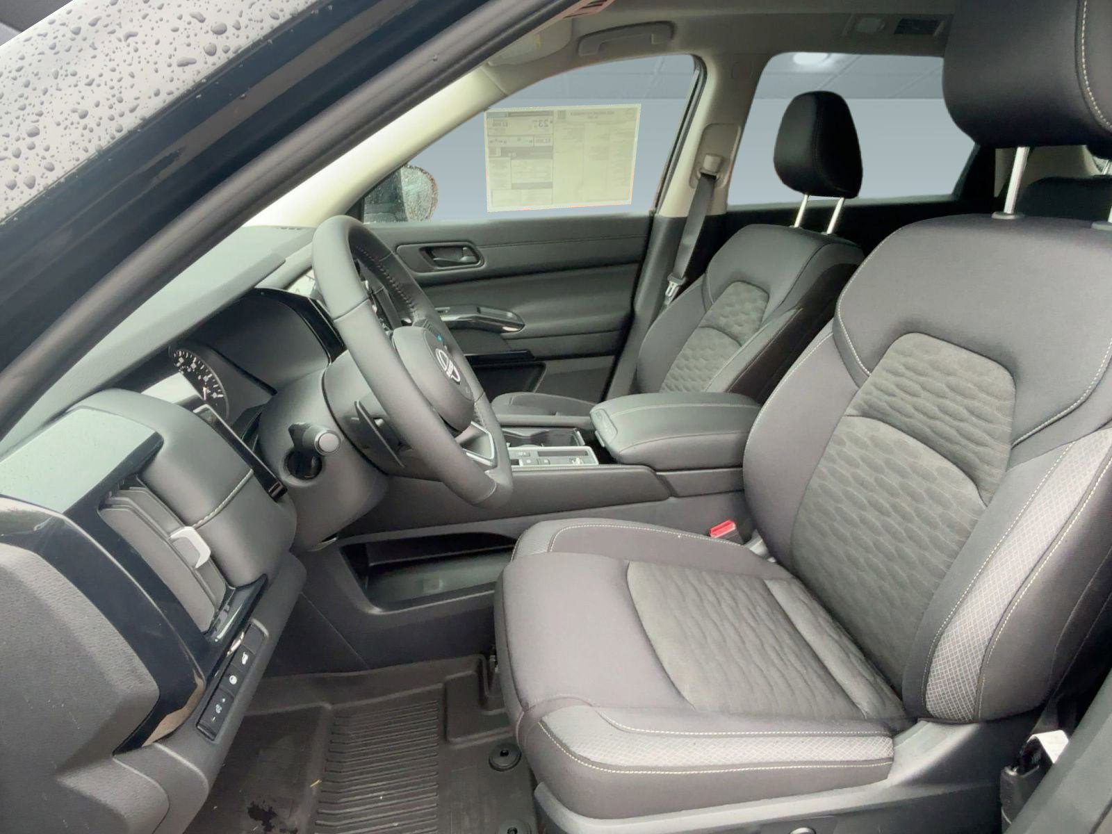 2025 Nissan Pathfinder SV photo 5