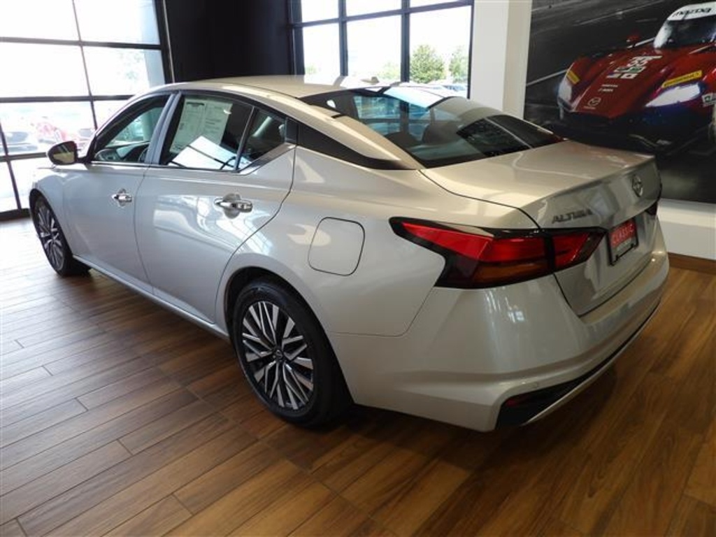 2023 Nissan Altima 2.5 SV photo 8