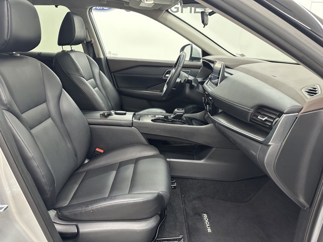 2021 Nissan Rogue SV photo 5