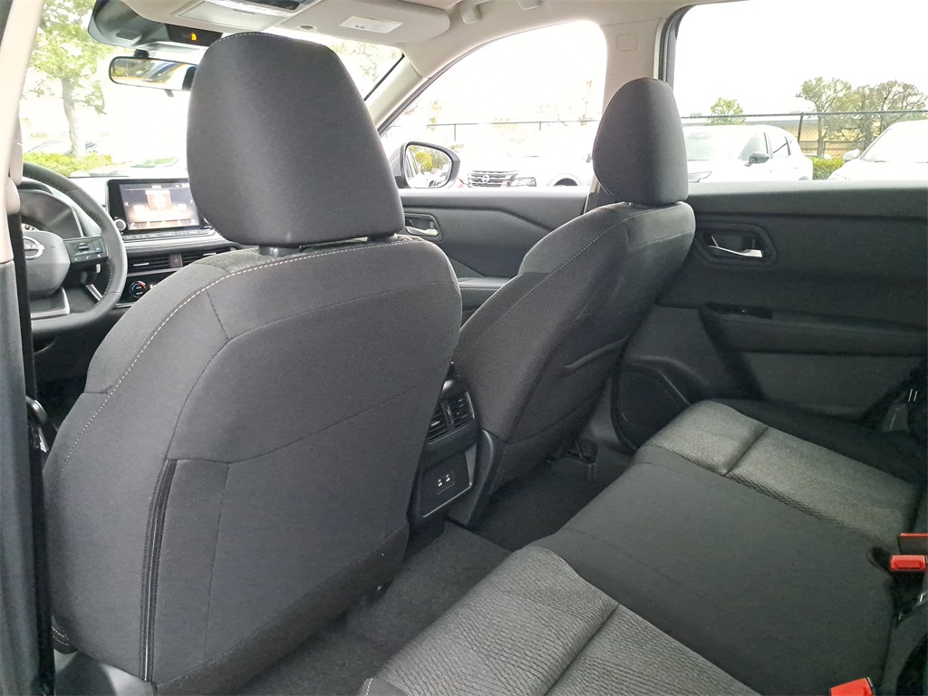 2026 Nissan Rogue SV photo 10