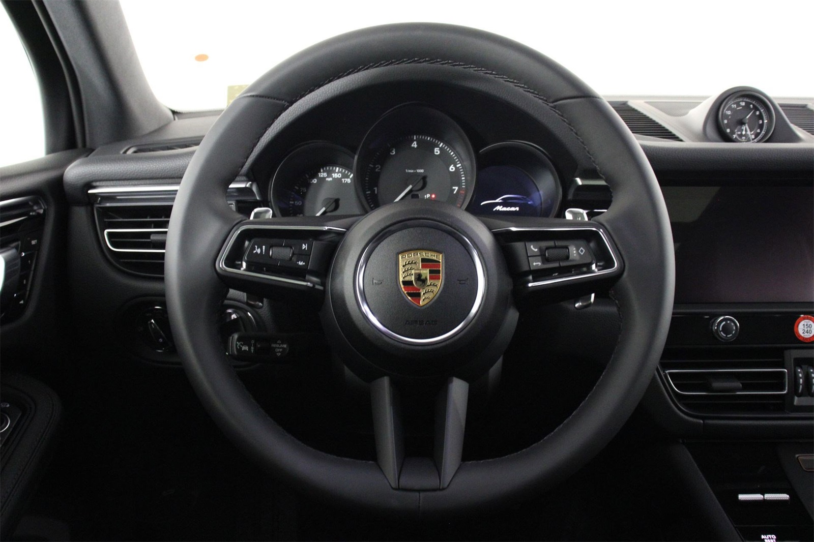 2025 Porsche Macan T photo 12