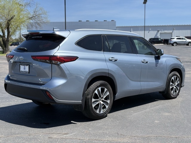 2022 Toyota Highlander XLE photo 7