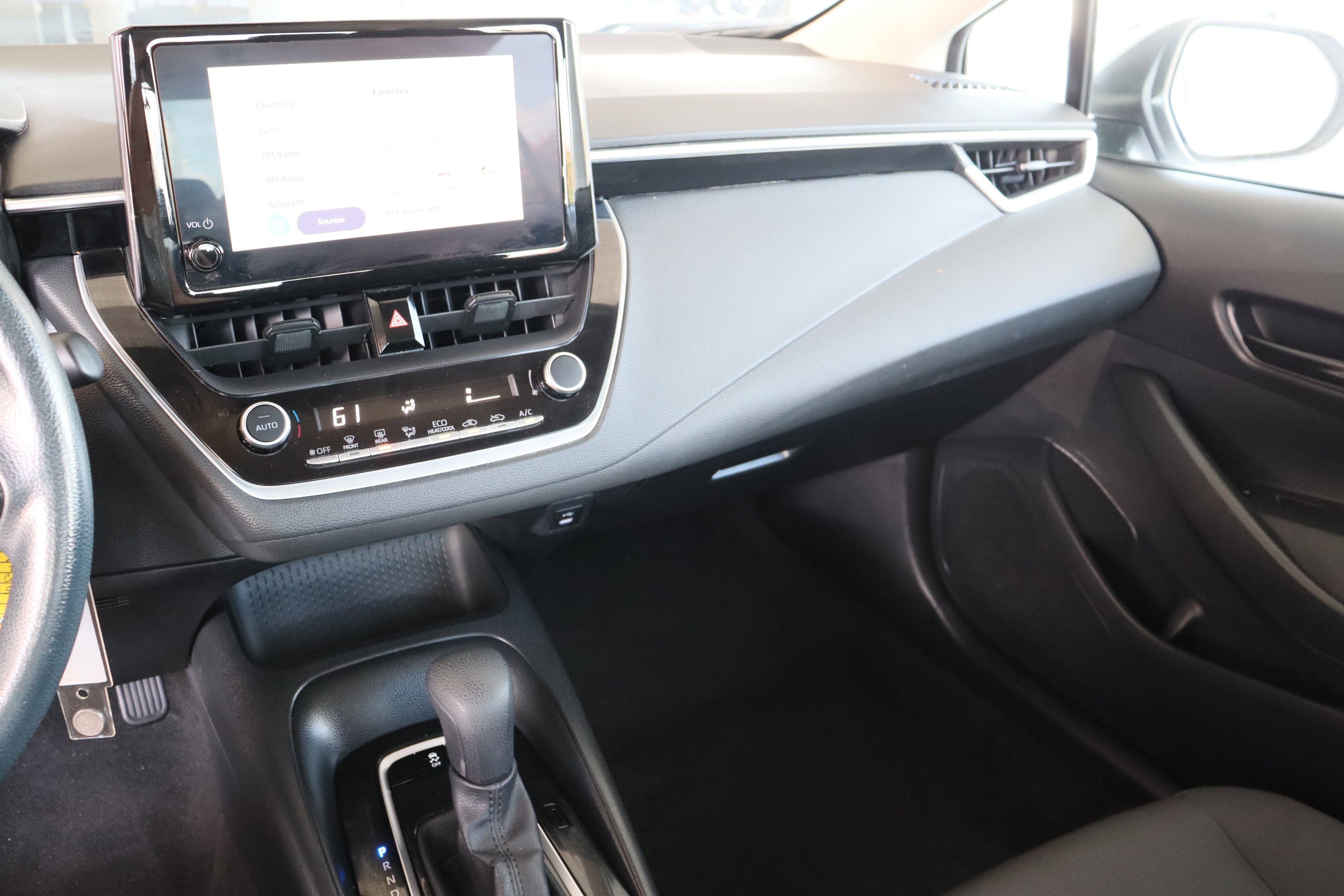 2023 Toyota Corolla LE photo 17