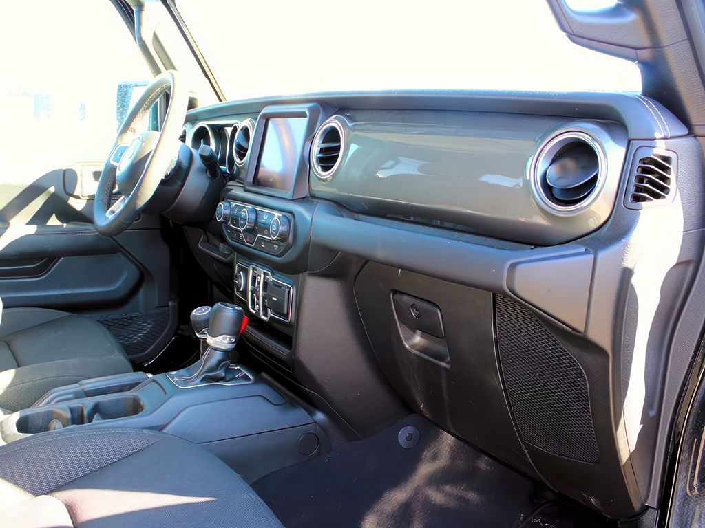 2023 Jeep Wrangler Sahara photo 22