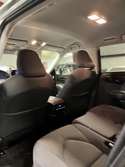 2024 Toyota Highlander LE photo 9