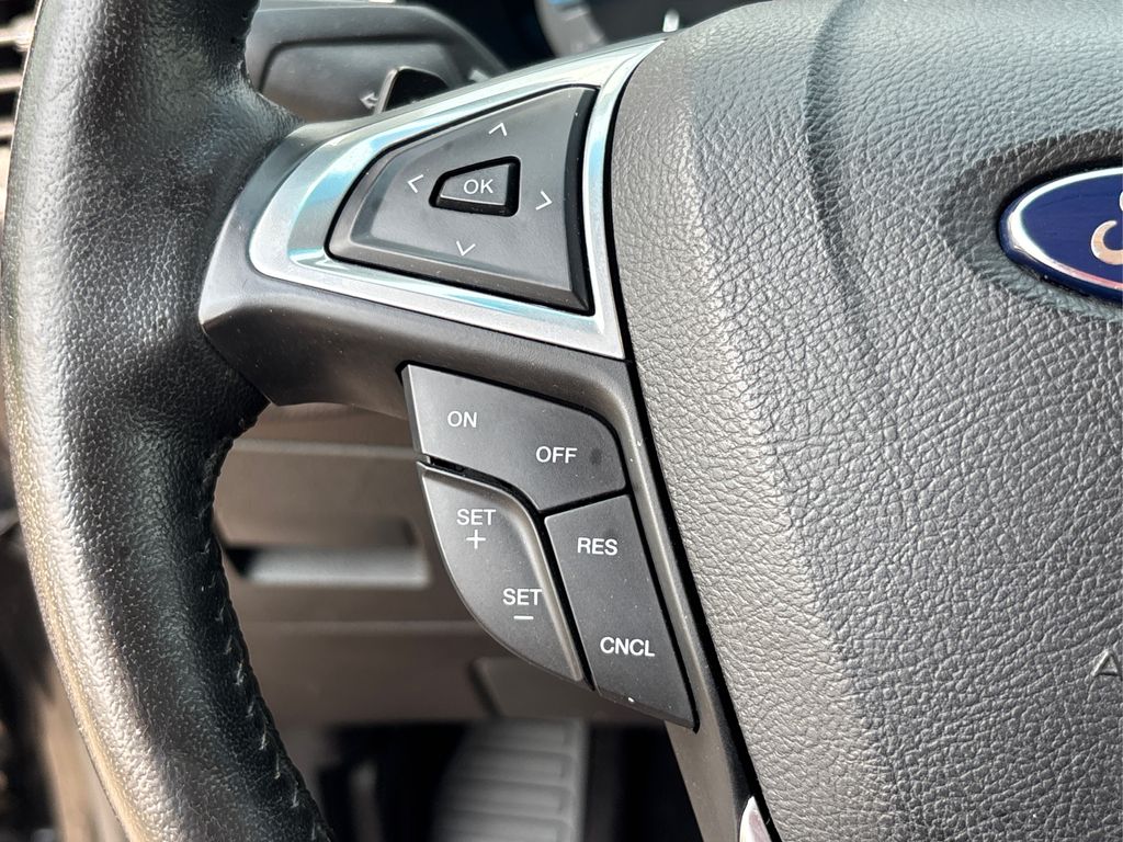 2015 Ford Edge SEL photo 30