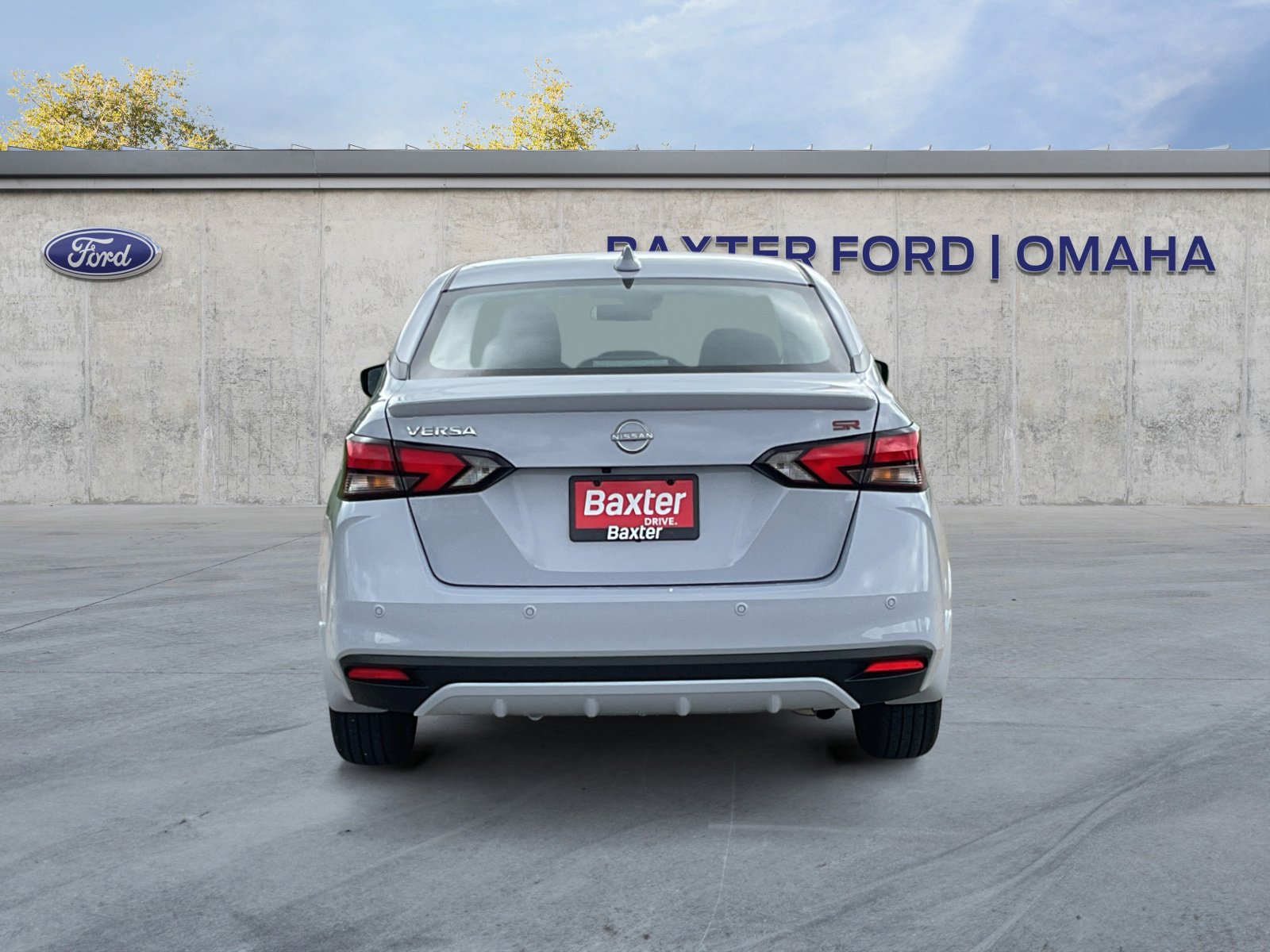 2024 Nissan Versa SR photo 4