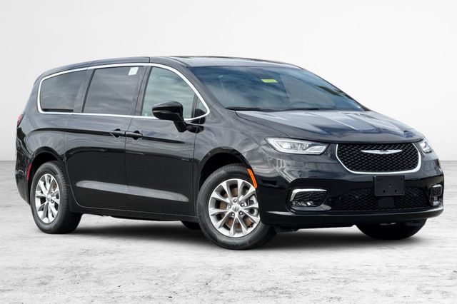 2025 Chrysler Pacifica photo 2