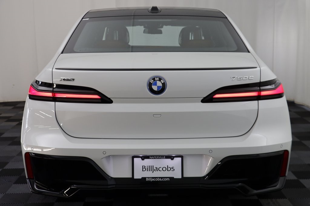 2026 Bmw 750e photo 17