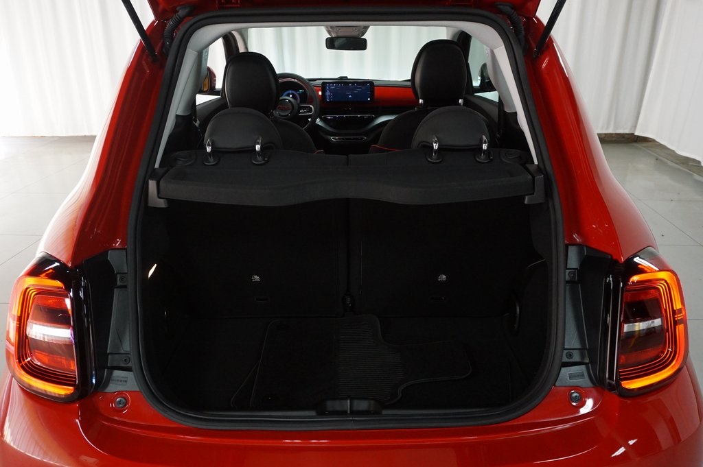 2024 Fiat 500e Red photo 23