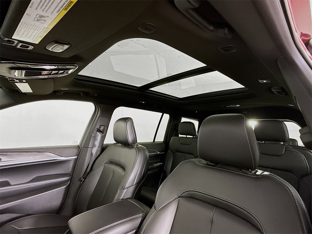 2025 Jeep Grand Cherokee Limited photo 14