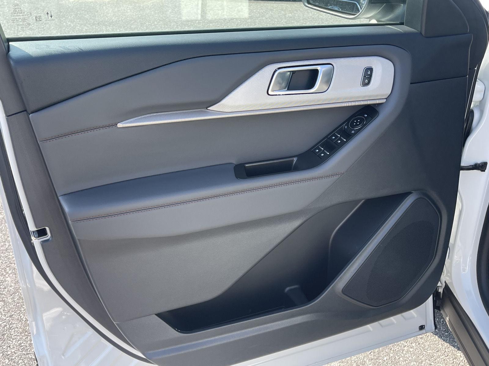 2025 Ford Explorer photo 21