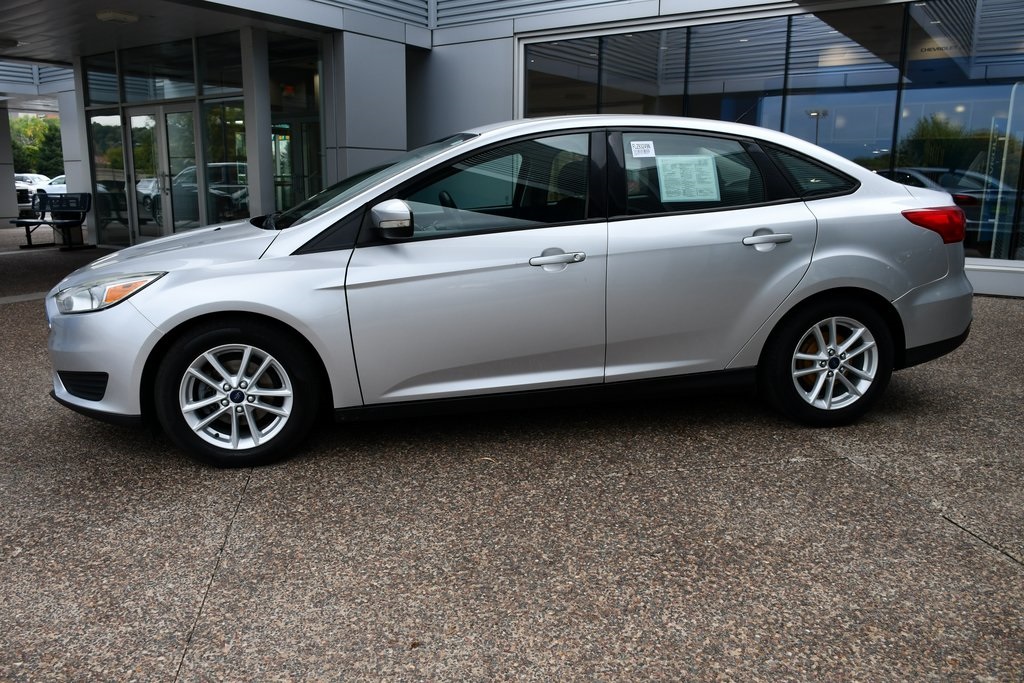 2015 Ford Focus SE photo 2