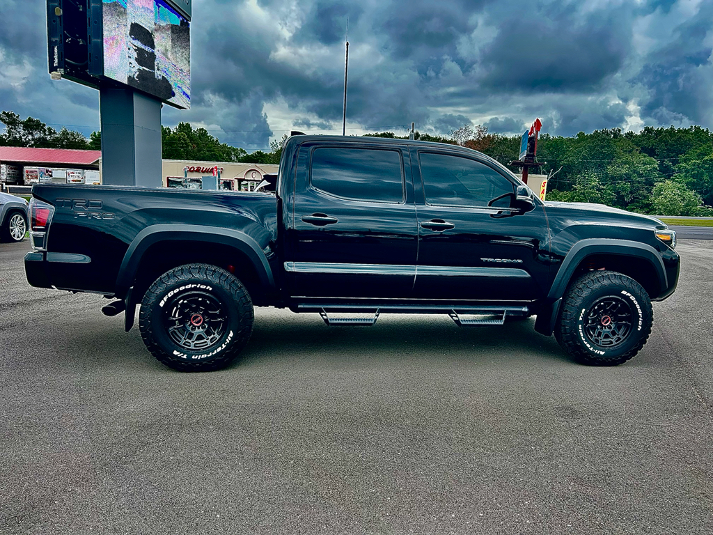 2023 Toyota Tacoma TRD Pro 4x4 photo 2