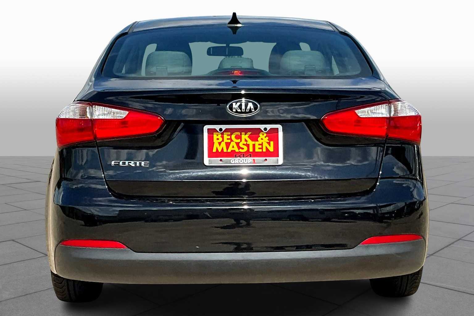 2016 Kia Forte LX photo 4