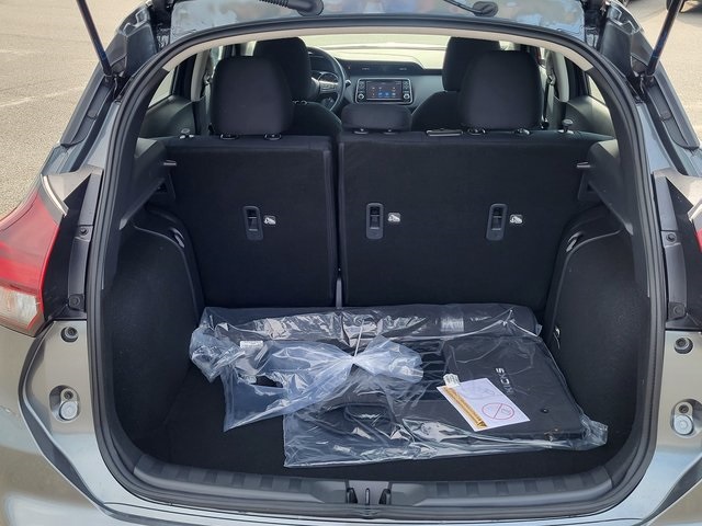 2025 Nissan Kicks Play S photo 3