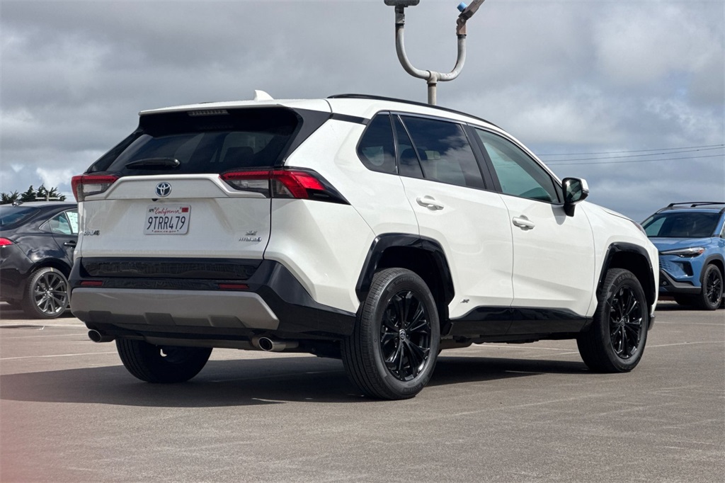 2022 Toyota RAV4 Hybrid SE photo 4
