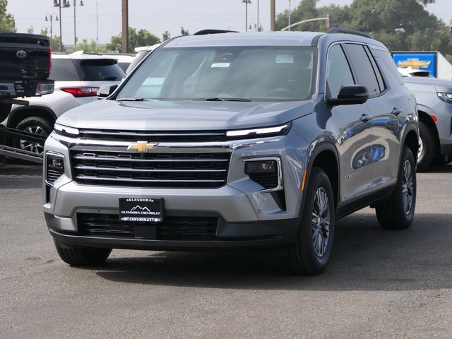 2026 Chevrolet Traverse photo 2