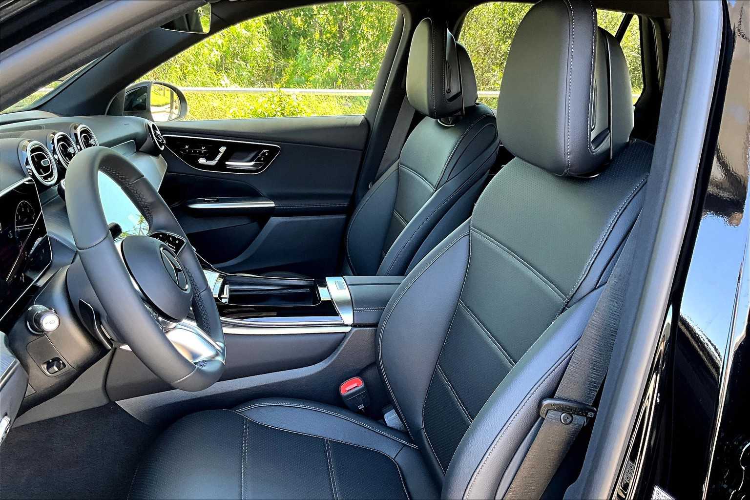 2026 Mercedes Benz GLC 300 photo 17