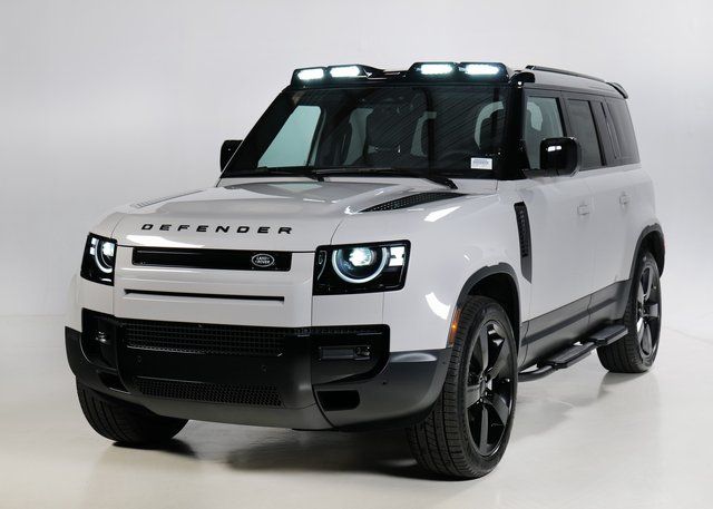 2026 Land Rover Defender S's photo