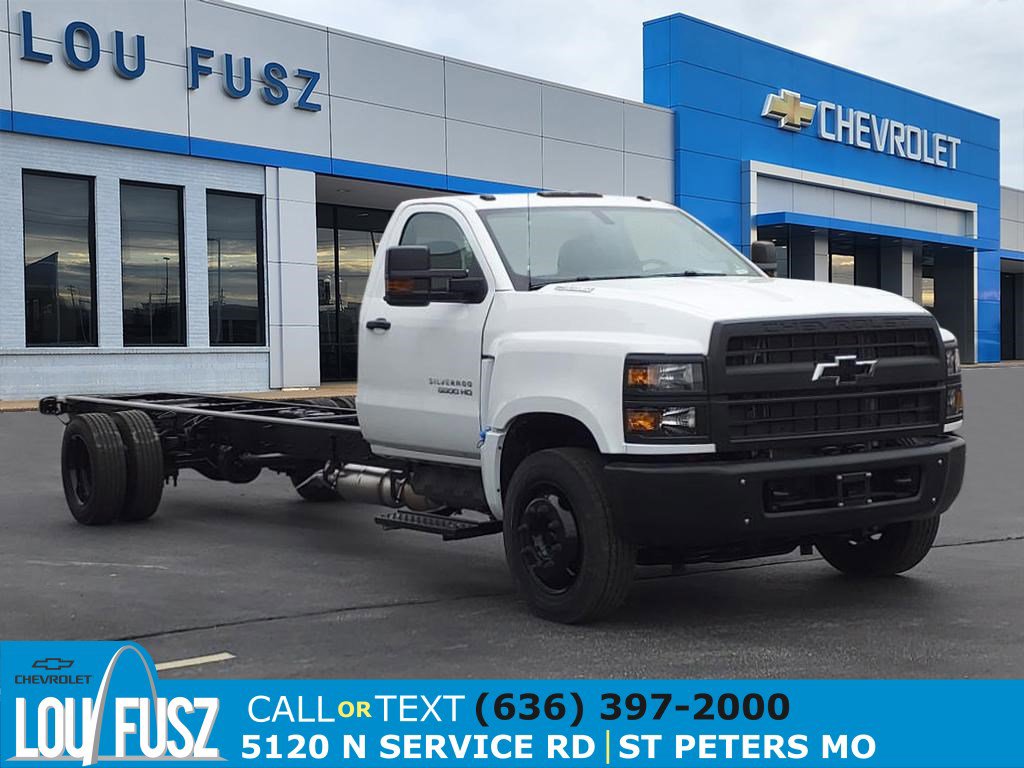 2024 Chevrolet Silverado 4500 Medium Duty Chassis Cab Work Truck's photo