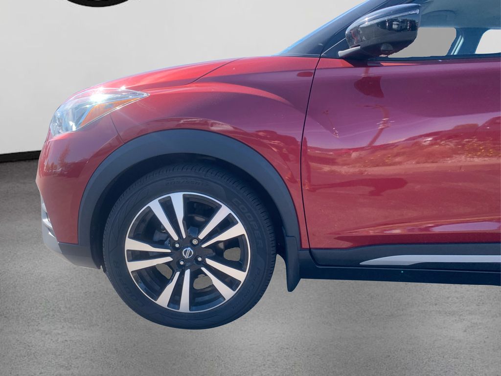 2020 Nissan Kicks SR photo 11