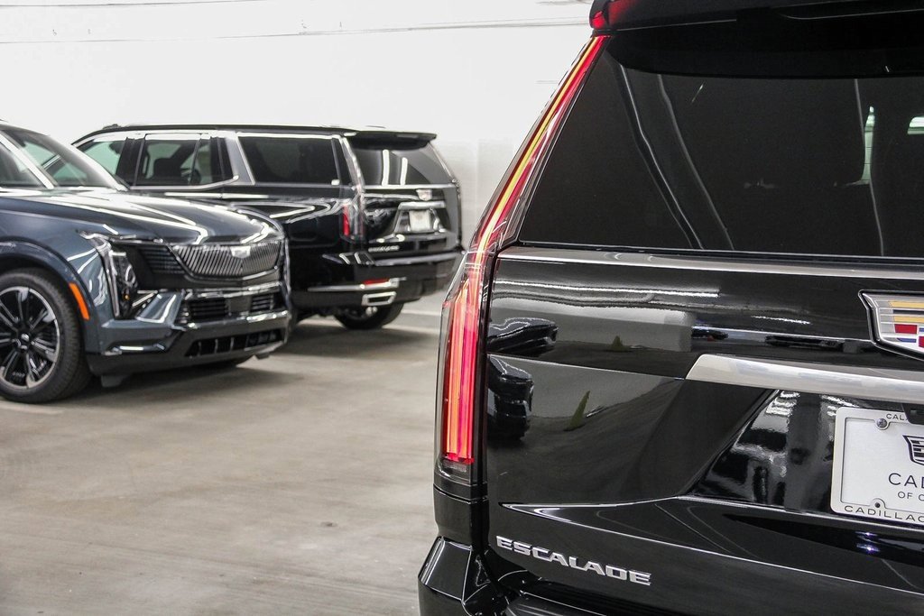 2026 Cadillac Escalade Luxury photo 4