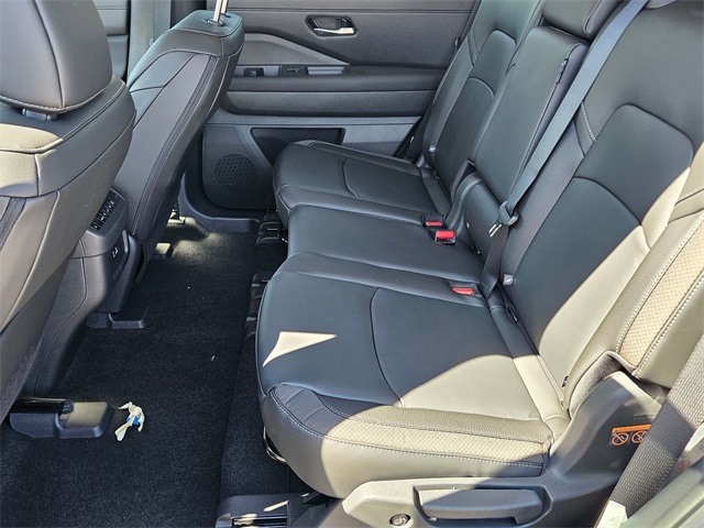2025 Nissan Pathfinder SL photo 6