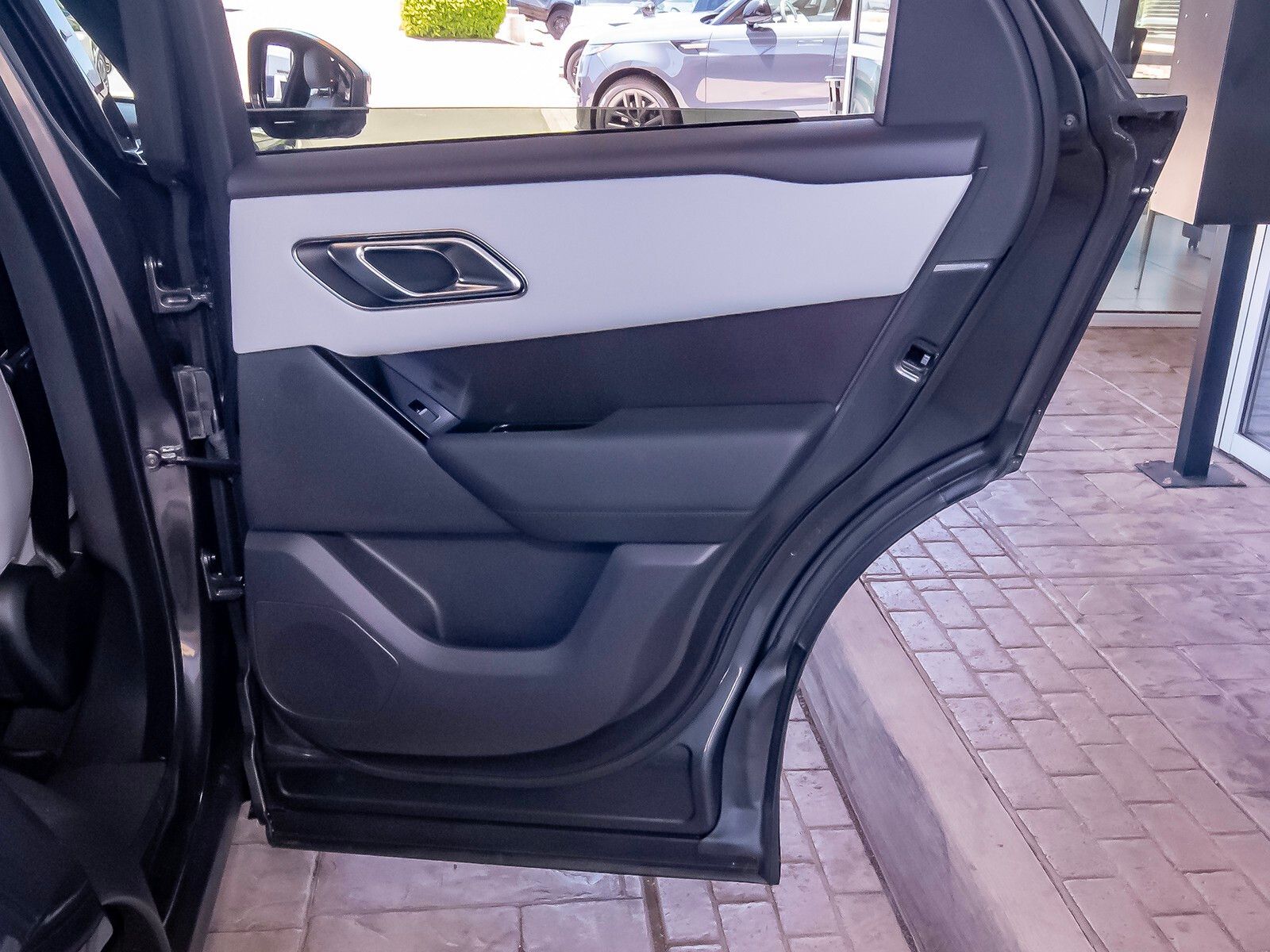 2026 Land Rover Range Rover Velar SE photo 42