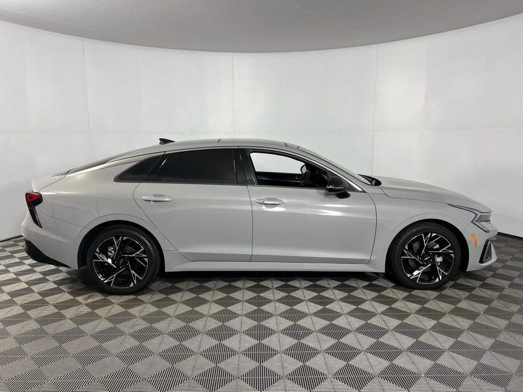 2025 Kia K5 GT-Line photo 2