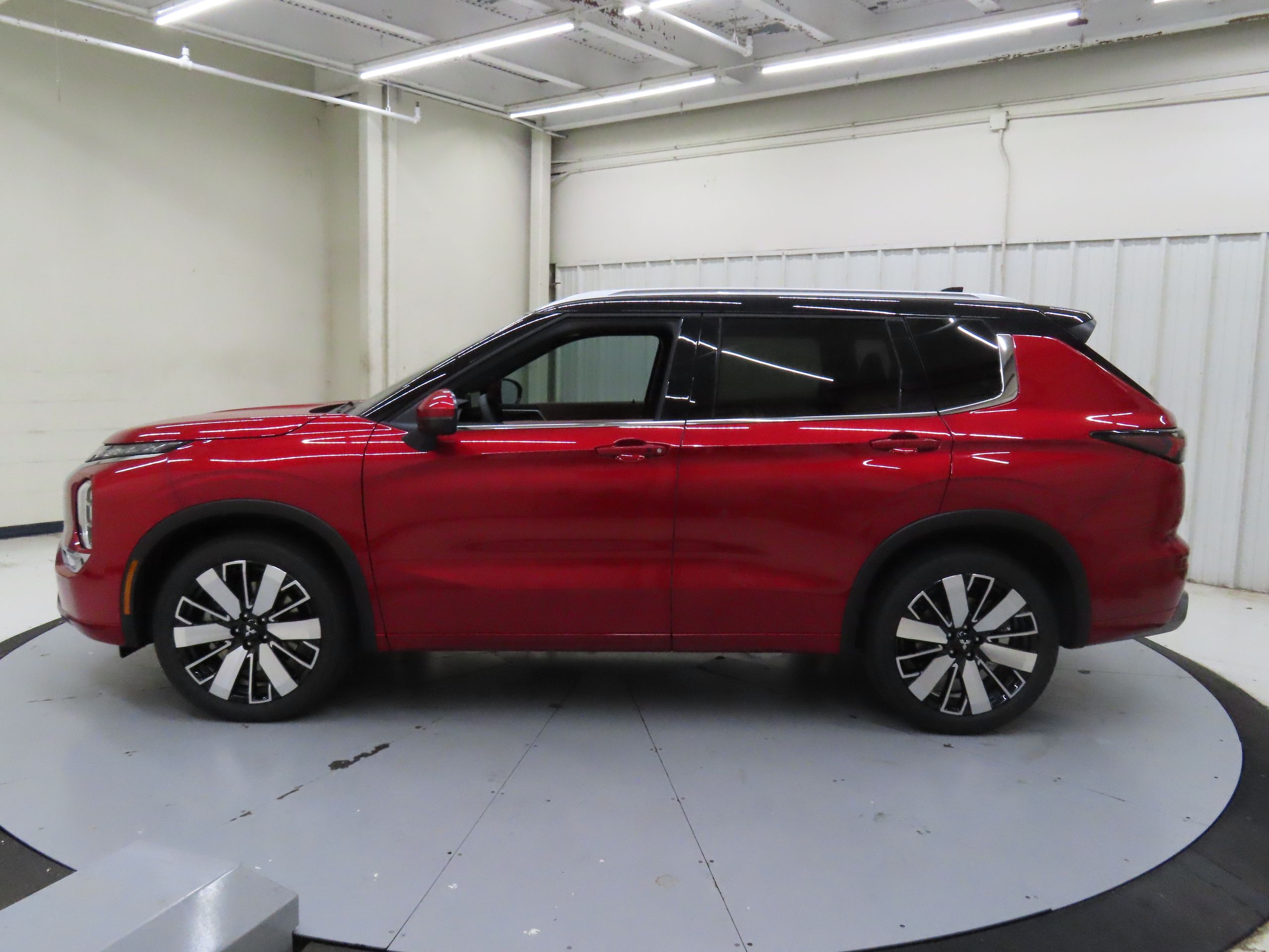 2025 Mitsubishi Outlander SEL photo 4