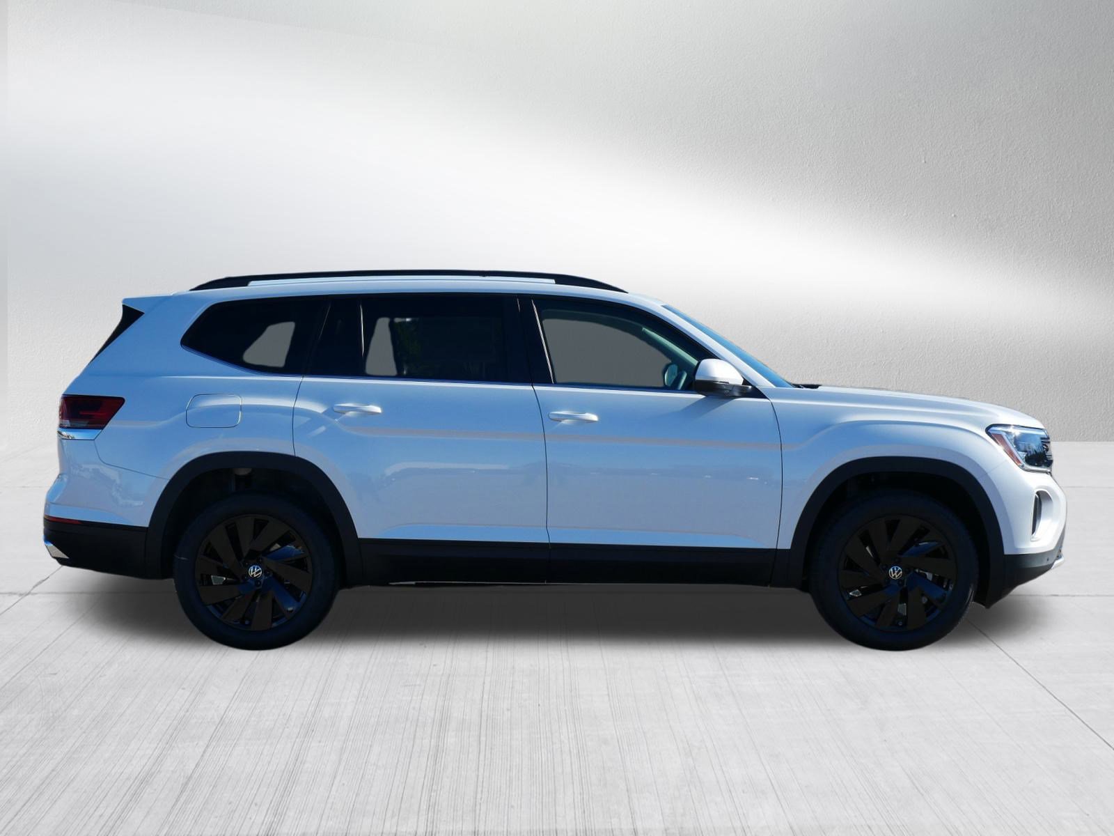 2026 Volkswagen Atlas SE Technology photo 2