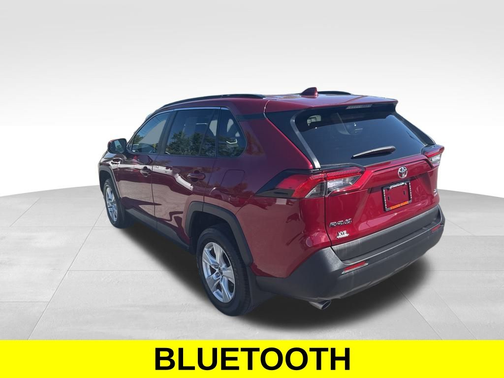 2021 Toyota RAV4 XLE photo 3