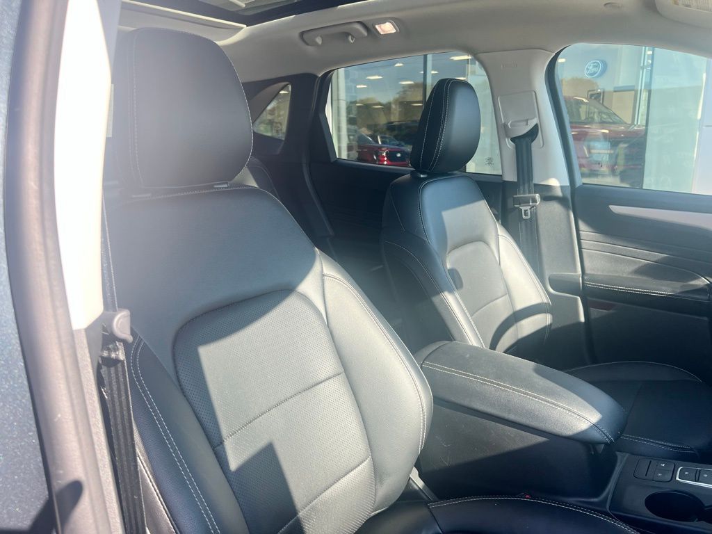 2022 Ford Escape SEL photo 33