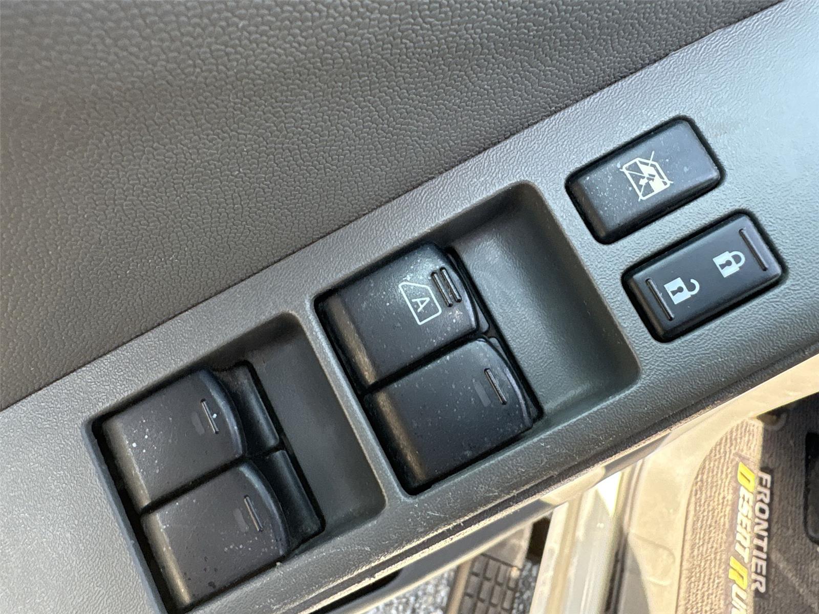 2018 Nissan Frontier Desert Runner photo 11