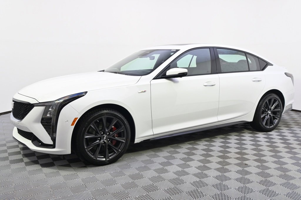 2025 Cadillac CT5 V photo 2