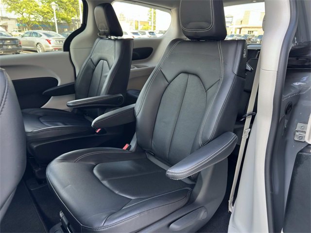 2022 Chrysler Pacifica Hybrid Touring L photo 55