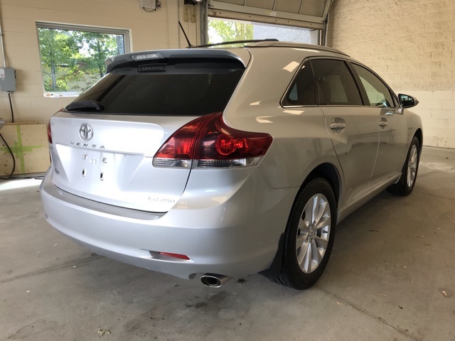 2014 Toyota Venza LE photo 2