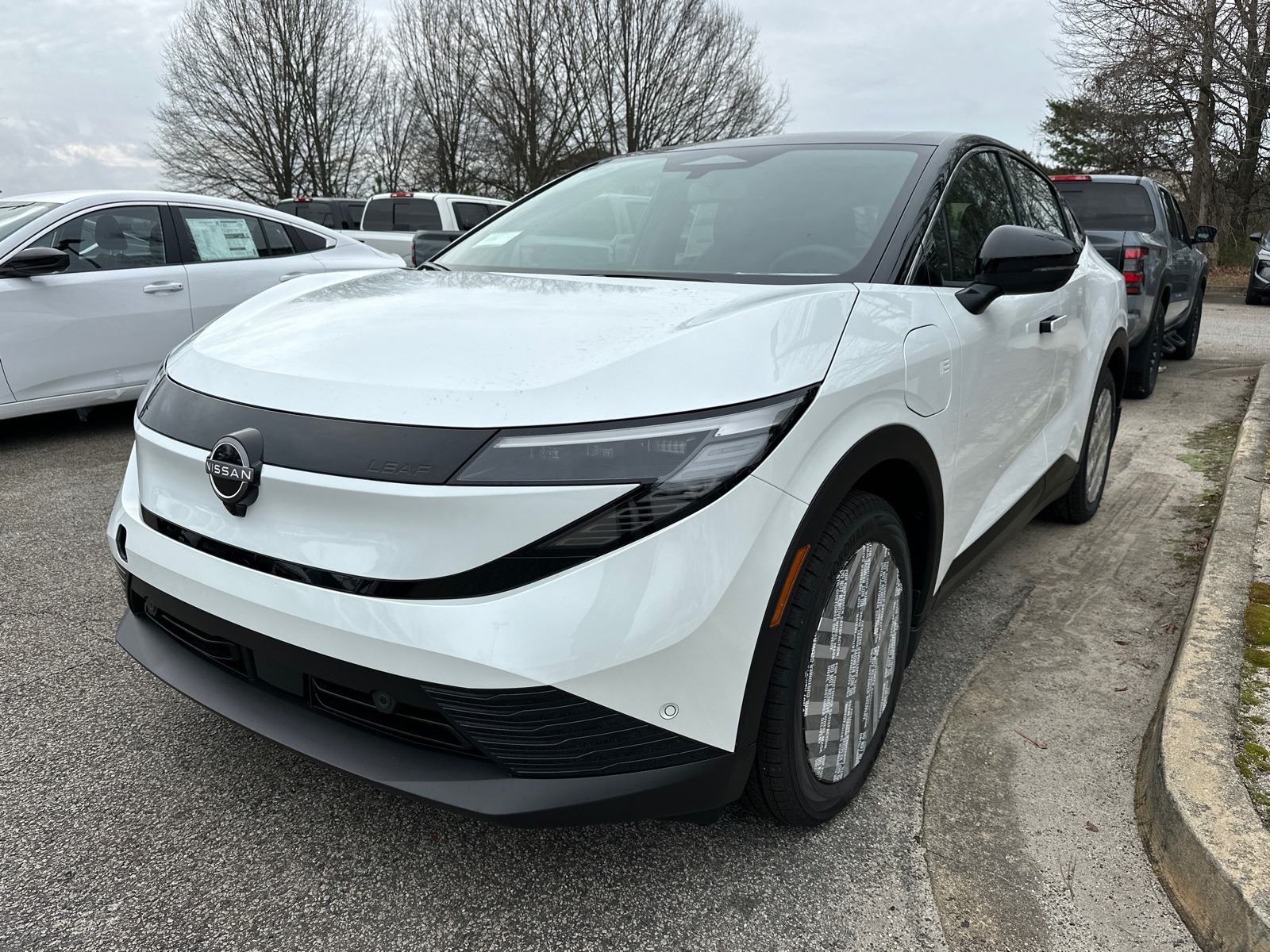 2026 Nissan Leaf SV's photo