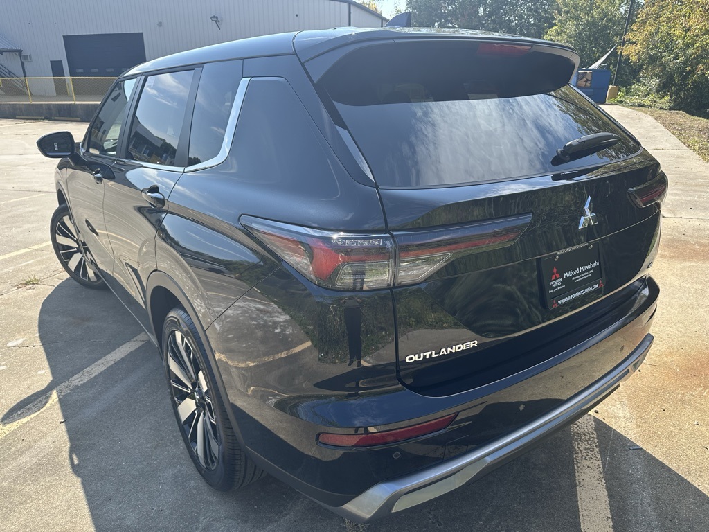 2025 Mitsubishi Outlander SE S-AWC photo 2