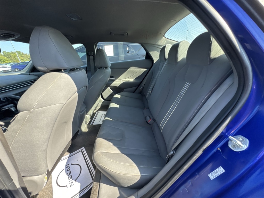 2022 Hyundai Elantra SEL photo 26