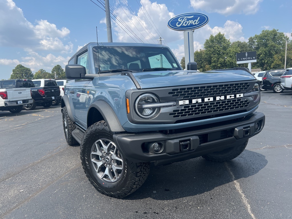 2025 Ford Bronco Badlands photo 2