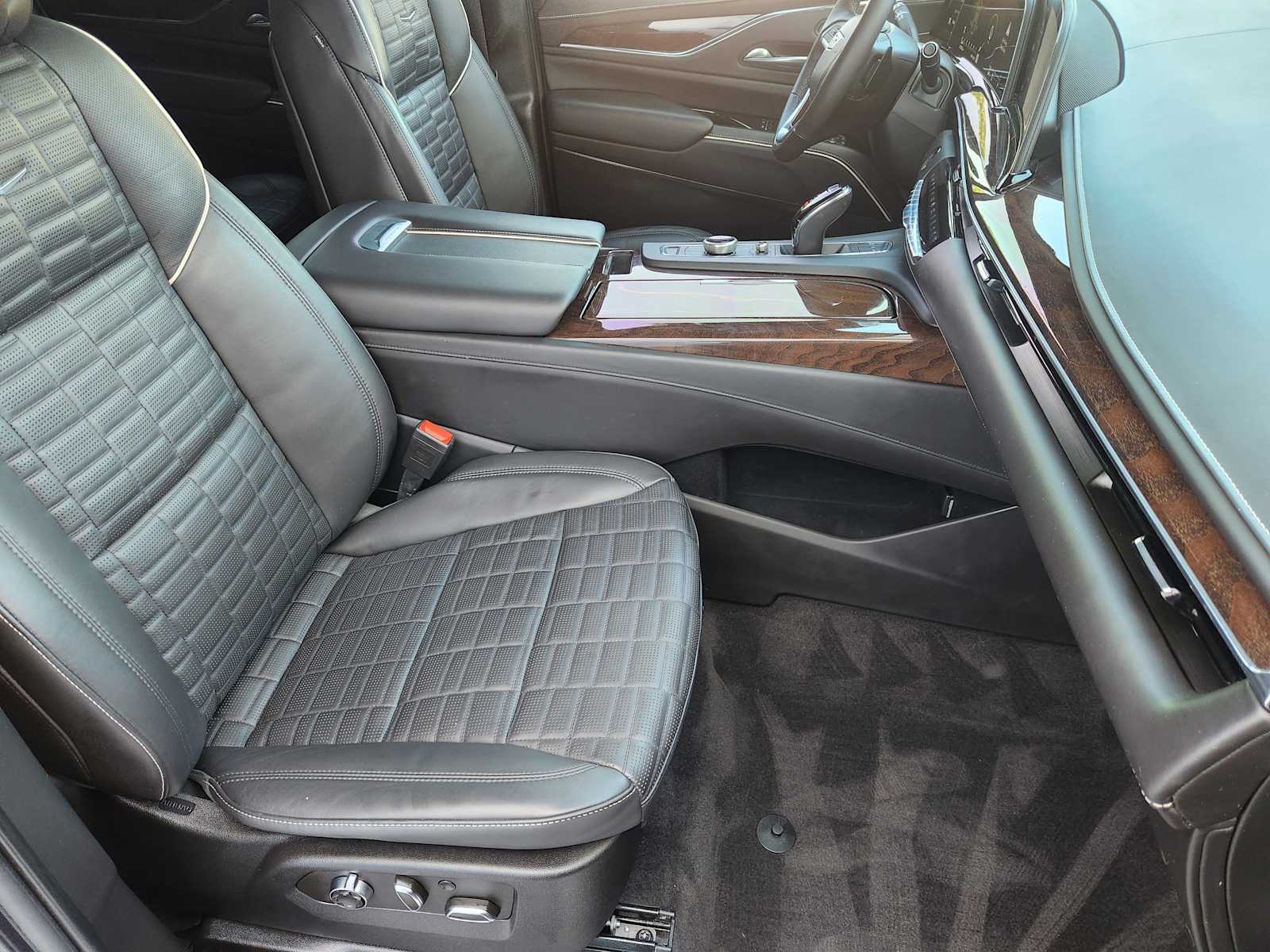 2023 Cadillac Escalade ESV Sport Platinum photo 11